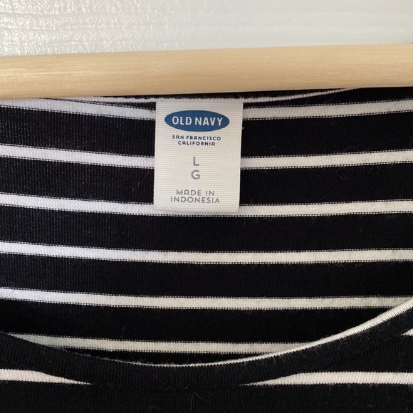 Old Navy - black and white striped t-shirt dress - size L - Picture 3 of 3